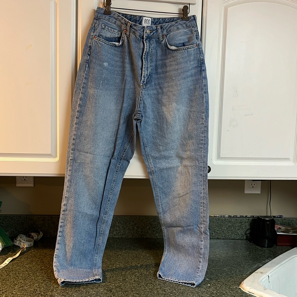 BDG urban outfitters Mom jeans
Size: 30
Color: light blue wash